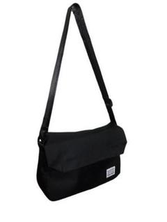 【7ポケット多機能】新品 A4 ショルダーバッグ 撥水加工 男女兼用 ブラックのサムネイル