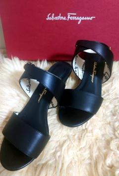 関送込【FERRAGAMO】Sheena スエード サンダル 関送込【FERRAGAMO】Sheena スエード サンダル サンダル・ミュール