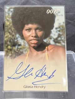 007 死ぬのは奴らだ グロリア・ヘンドリー 直筆サインカード