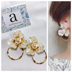 2285-1 2way ゴールド☺︎ホワイトフラワーとパールのピアス×フープ☺︎