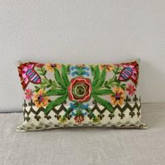 刺繍がきれいなクッションカバー　❶