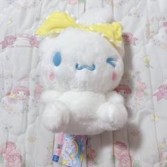 サンリオ シナモロール フィギュア ソフビ ぬいぐるみ バッグ みみむすび シナモロール超超BIG DXぬいぐるみ〜みみむすび〜 | オンライン