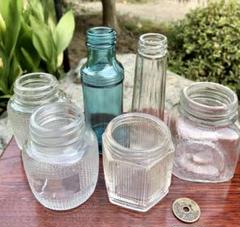 【アンティーク】昭和レトロ 気泡あり 薬瓶 角形 空き瓶  ステンレスケース付 友膳 レトロガラス 薬瓶 | アンティーク風瓶 | ガラス製 | 窓辺