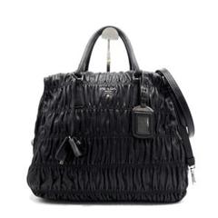 【美品】プラダ 2way ギャザー ショルダーバッグ ロゴ 南京錠 鍵 黒 美品】プラダ 2way ギャザー ショルダーバッグ ロゴ 南京錠 鍵