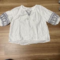 刺繍入りホワイト五分袖ブラウス