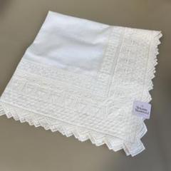 上品仕立て新品ヴィヴィアンウエストウッド刺繍レースハンカチ ホワイト冠婚葬祭にも