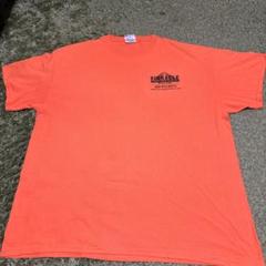 Pinnacleロゴ入りオレンジTシャツ