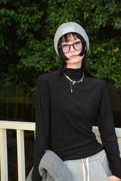 春にぴったり♪シンプルハイネックタイトトップス