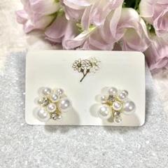パール　ビジュー　結婚式　入園式　入学式　花　ハンドメイド　ピアス　イヤリング