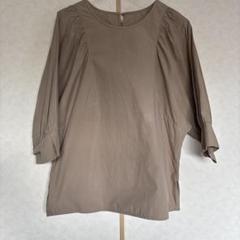 ベージュ 五分袖ブラウス