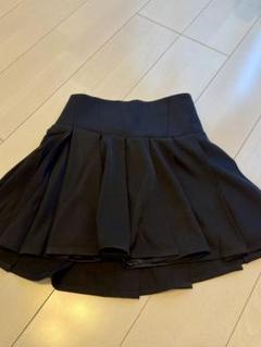 黒のプリーツスカートのサムネイル