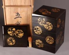 木製漆器 丸草花模様 金蒔絵 五段重箱 木箱入り 梨地 黒塗 正月【MA279】 木製漆器 丸草花模様 金蒔絵 五段重箱 木箱入り 梨地 黒塗 正月