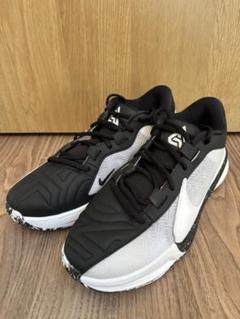 NIKE 靴　スニーカー　試し履きのみ　ほぼ新品　ズームフリーク