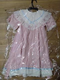 ピンクのフリル付き子供用ワンピース