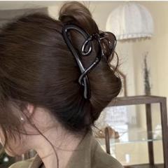 ❤️人気❤️ ヘアクリップ 大きめ 髪留め 髪飾りエレガントハートの造型 （黒褐色）