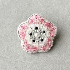 【ビーズ刺繍】ピンクお花のブローチ