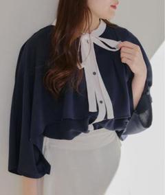 本日まで！【女性らしさたっぷり！】【WEB限定】配色ケープボウタイブラウス