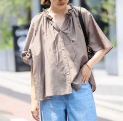 SLOBE IENA ブラウン フリルネック シャツ 半袖