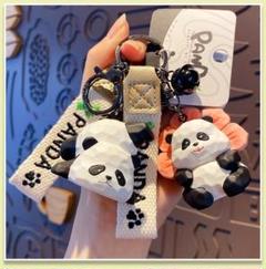 パンダ 木彫り風 かわいい 鈴 キーホルダー 白黒 花 動物 手作り感