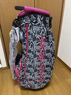 流行り の ブランド  新品】psycho bunnyゴルフバッグ 黒・白・ピンク 幾何学模様 ゴルフバッグ・キャディバッグ
