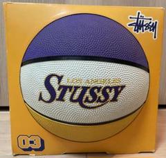 2025年激安 新品・未使用】STUSSY 箱入り バスケットボール レイカーズ × ファングッズ