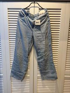 新品　UNIQLO ライトブルーデニム ワイドストレートジーンズ 28インチ