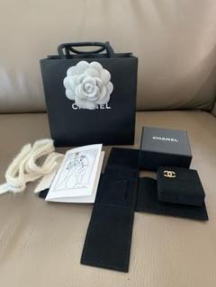 片耳のみ　CHANEL 定番　ロゴ ピアスココマーク　シャネル　ゴールドのサムネイル