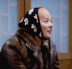 BIGBANG G-DRAGON MOTTE キャップ　スカーフ ロングストラップ 帽子 赤 超長 ロゴ g-dragon着タイプ GD