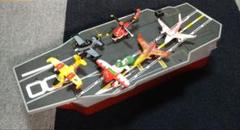 トミカ　カーズ　プレーンズ　フライゼンハワー ☆トミカ カーズ プレーンズ 大きなコレクションシップ 航空母艦