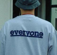 everyone × TTTMSW LOGO Mサイズ everyone × TTTMSW LOGO S/S TEE アッシュ / M - メルカリ