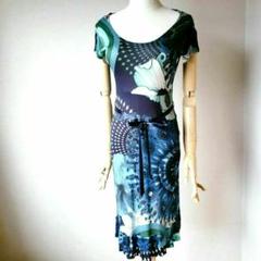 【おしゃれ⭐Desigual】紺地　青　緑柄　裾に文字　ワンピース　サイズM おしゃれ⭐Desigual】紺地 青 緑柄 裾に文字 ワンピース サイズM