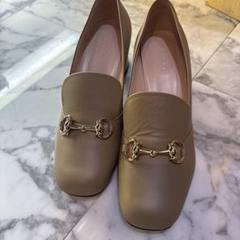 GUCCI ベージュ ローファー ゴールドチェーン8