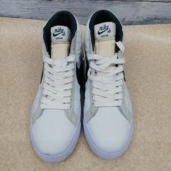 BV7012 NIKE SB BLAZER ZM MID DO9399-100のサムネイル