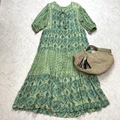 美品✨ZARAザラ　グリーン　緑　総柄　刺繍　　ロングフレアワンピース　M