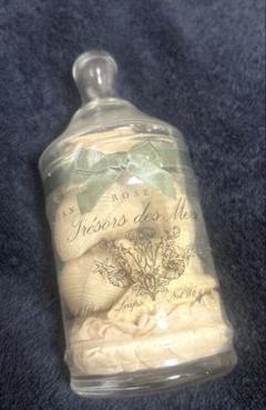 新品　ガラスの瓶に入ったシェルの形のソープ