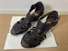 黒いストラップサンダル 中ヒール