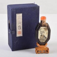 中国　牛角製　人物牛刻　鼻煙壷　木製台付　M　8977 中国 牛角製 人物牛刻 鼻煙壷 木製台付 M 8977 - メルカリ