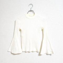 GU リブニット ホワイト S フレアスリーブ おしゃれ 柔らか 春秋 おでかけ