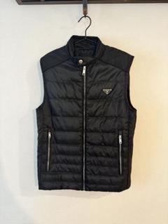【美品】PRADA　ライダースダウンベスト　三角プレート　ブラック　サイズ46. 美品】PRADA ライダースダウンベスト 三角プレート ブラック