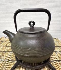 新品　南部及春鋳造所南部宝星堂造　１３型　糸目肌　南部鉄瓶　南部鉄器　鉄瓶 未使用品 南部宝星堂造 13型 糸目肌 南部鉄瓶 南部鉄器 鉄瓶