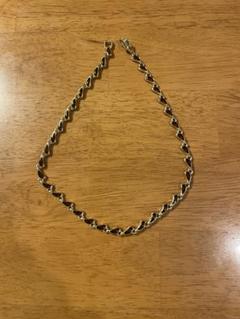 波状デザイン ネックレス シルバー 赤色ストーン