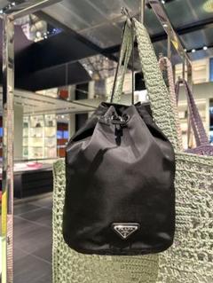 【国内発送】VIP超特価★カナパ★PRADA★巾着バック★ポーチ 最後☆新品☆PRADA☆巾着バッグ 巾着ポーチ 三角ロゴ ☆ブラック