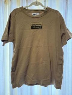 adidas ブラウン Tシャツ サイドボタン付き