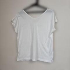 GU SPORTS ホワイト Vネック Tシャツ Sサイズ