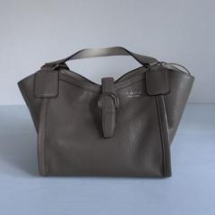 A.D.M.J シボ革 シルバー金具 エンブレム 収納力大 グレー ジユ A.D.M.J シボ革 シルバー金具 エンブレム 収納力大 グレー ジユ