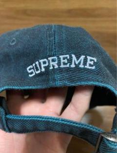 supremeの帽子　ポン様 Supreme ニット帽 ポンポン付き 黒白赤