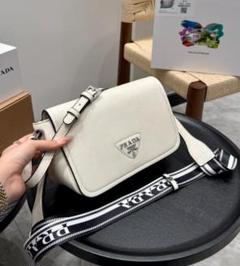 晴*子様 プラダ　ショルダーバッグ　黒　ブラック　三角ロゴ 2025年最新】PRADA ショルダーバッグの人気アイテム - メルカリ