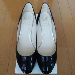 スピックアンドスパン　エナメルパンプス　黒 Spick＆Span パンプス Spick ＆ Span オブリークパンプス