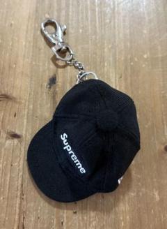 Supreme NEW ERA ボックスロゴ　キャップ　キーホルダー Supreme × NEW ERA ボックスロゴ キャップ キーホルダー 小物