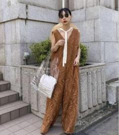 AMERI CHLOE V NECK ROMPERS Sサイズ - メルカリ